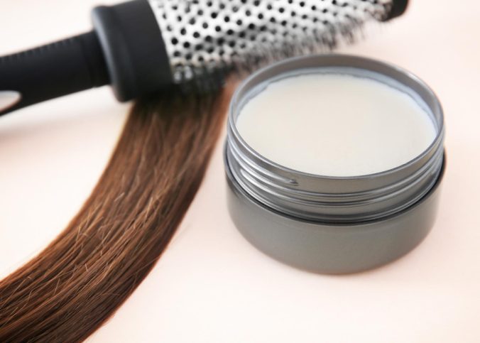 Como usar creme hidratante no cabelo? Qual o jeito certo de passar?